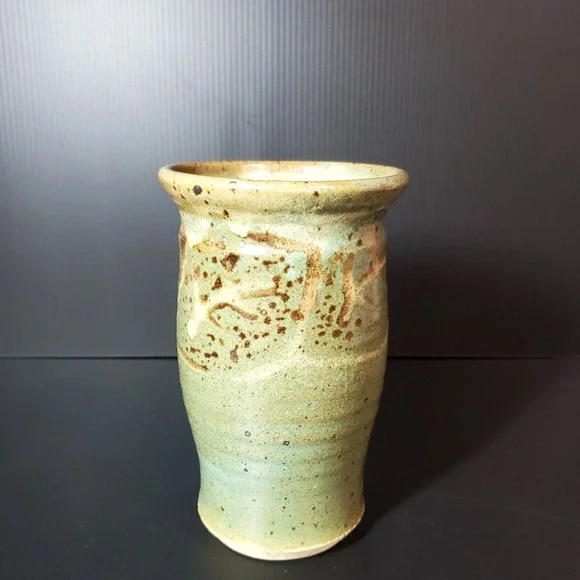 Studio Pottery Tall Mug Stoneware Leaf Motif Green Brown Handle with thumb rest - Picture 2 of 10